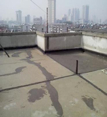 汕头市漏水维修 楼顶漏水是什么原因，楼顶漏水维修方法是什么?